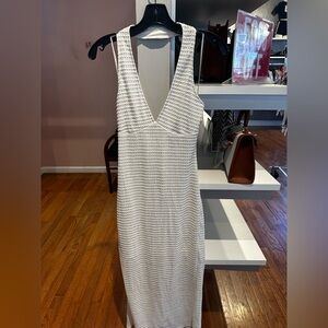 Elegant White Sleeveless Dress